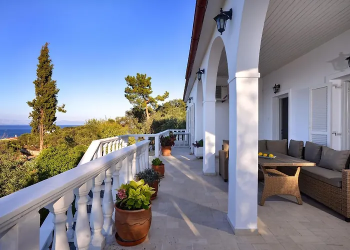 New! Paxoswhite Sea View Apartments & Studios!